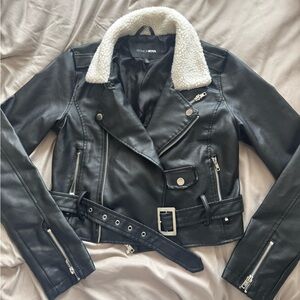 Fashion Nova Women's Black Faux Leather Moto Jacket with White Sherpa Collar